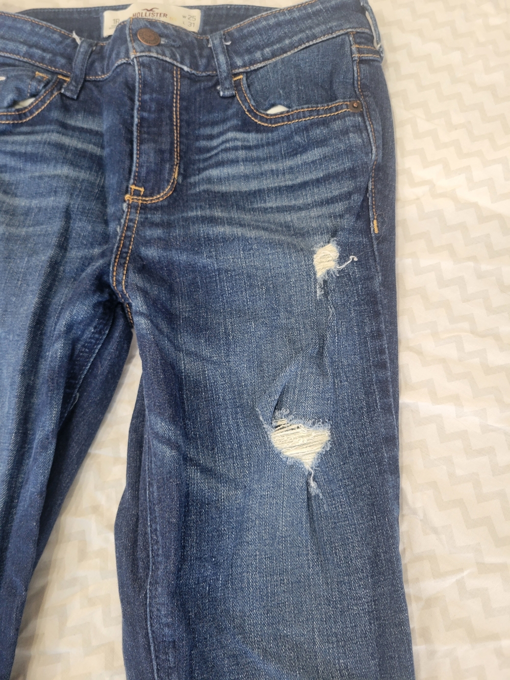 Hollister Women's Distressed Dark Blue Skinny Jeans W25 L 31 - Picture 2 of 11